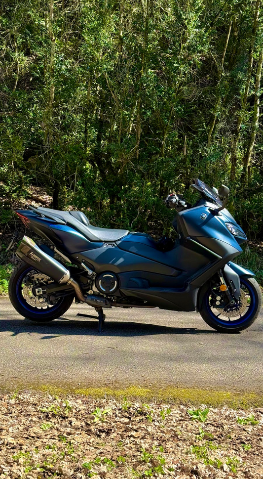 Yamaha TMAX 560 : le maxi-scooter idéal à louer à Marseille