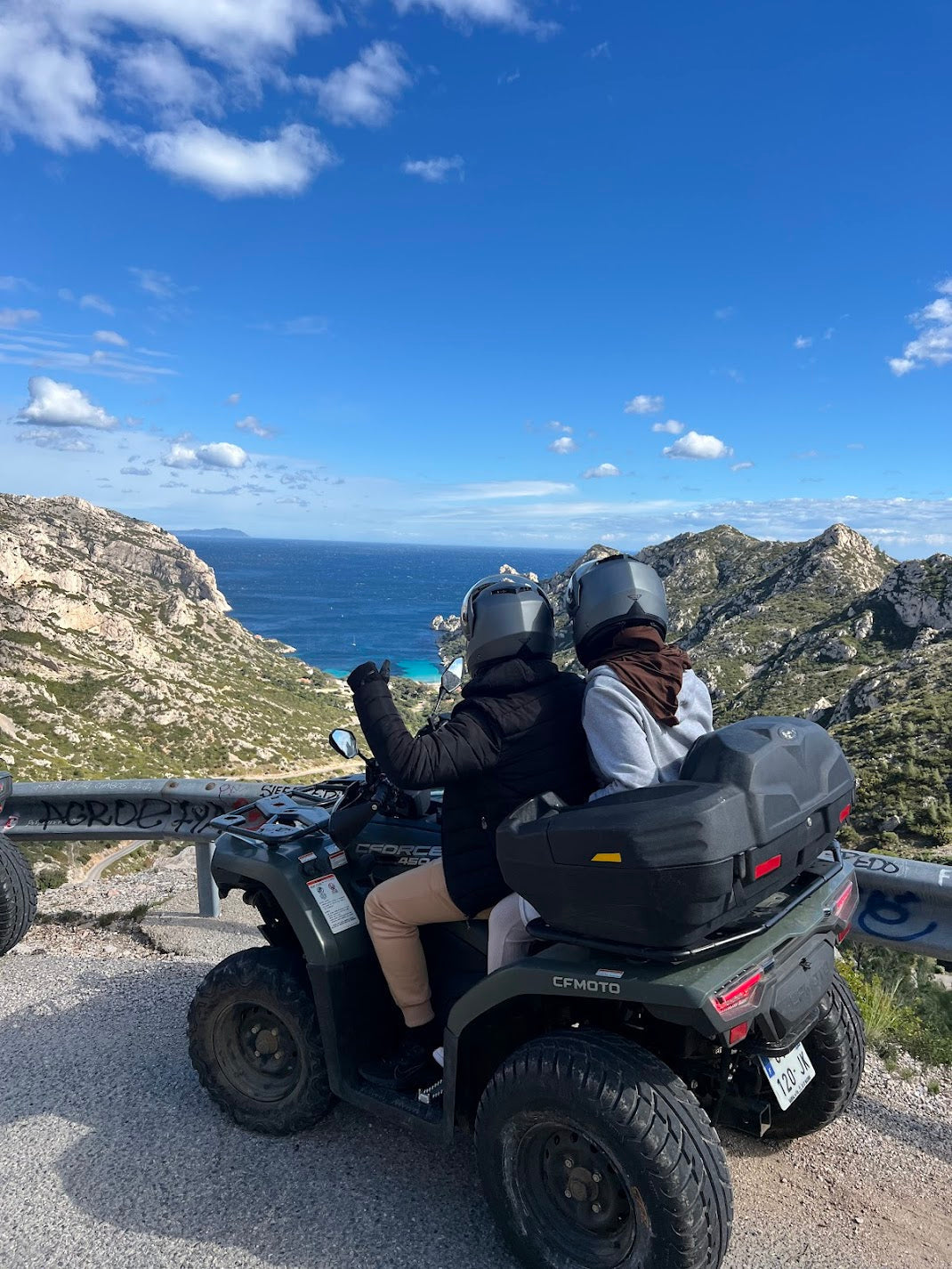 Découvrir les Calanques autrement : visiter la calanque de Sormiou en quad
