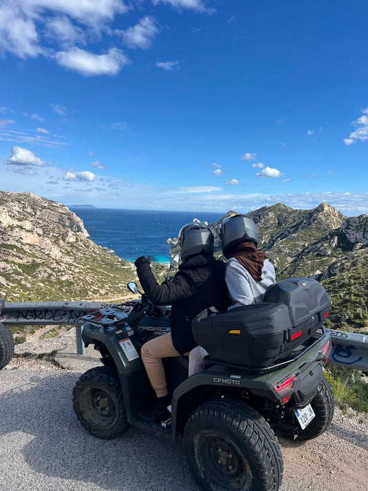 Découvrir les Calanques autrement : visiter la calanque de Sormiou en quad