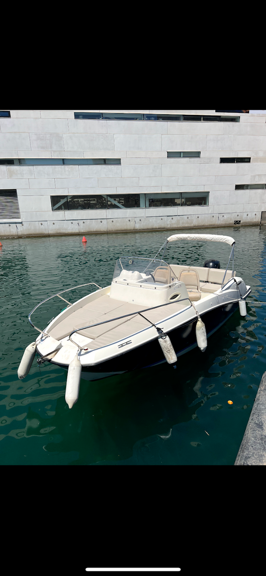 Balades en bateau à Marseille : découvrez la mer autrement avec Fais Ta Loc 13