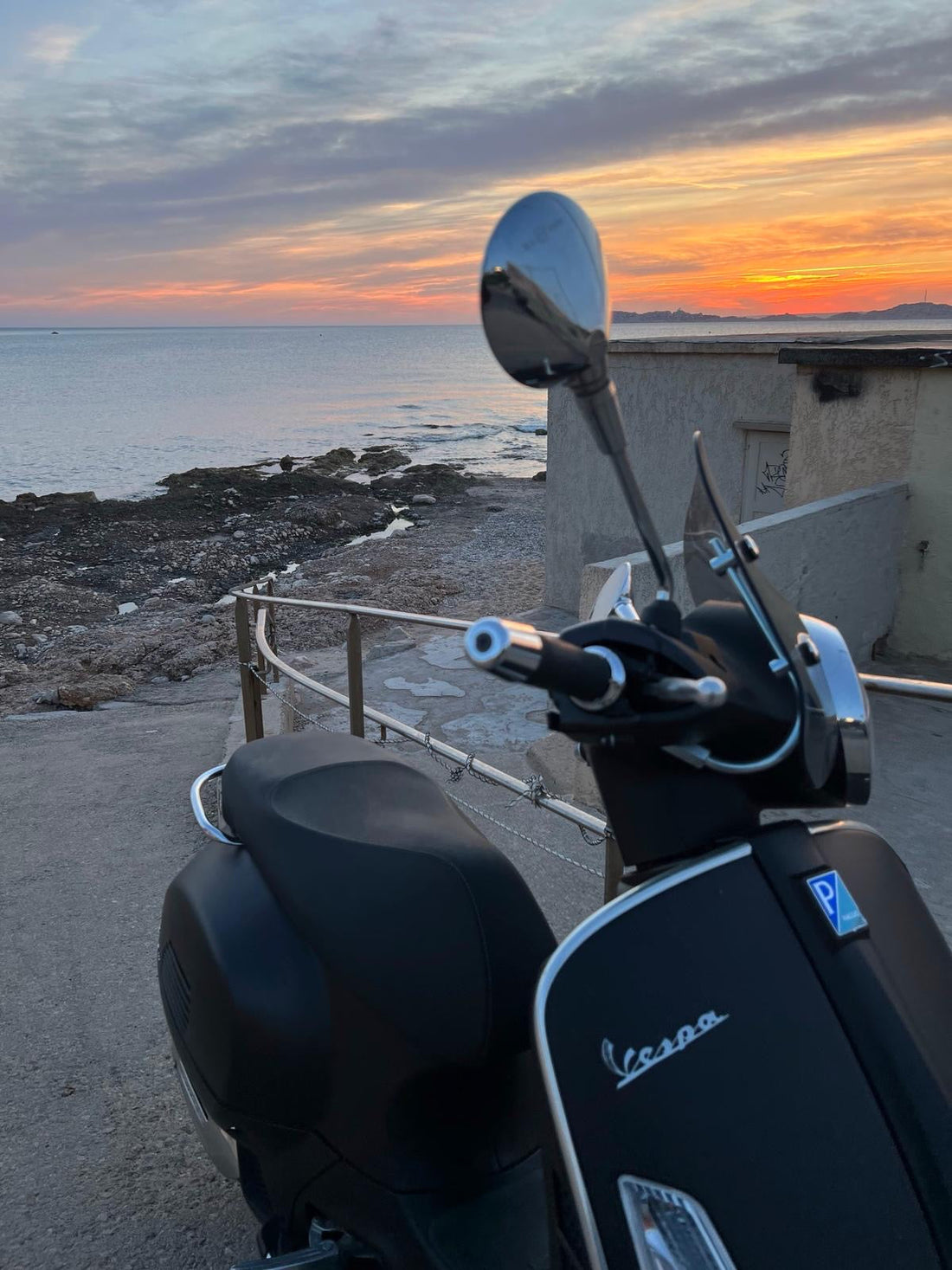 Louer un scooter à Marseille chez FAIS TA LOC 13 : la solution idéale pour se déplacer facilement