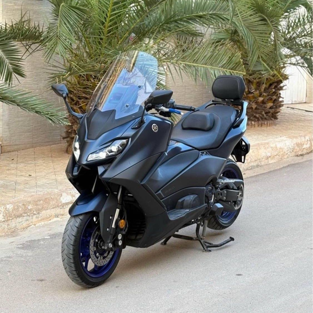 TMAX 560